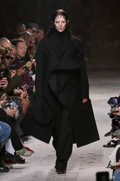 Look 18